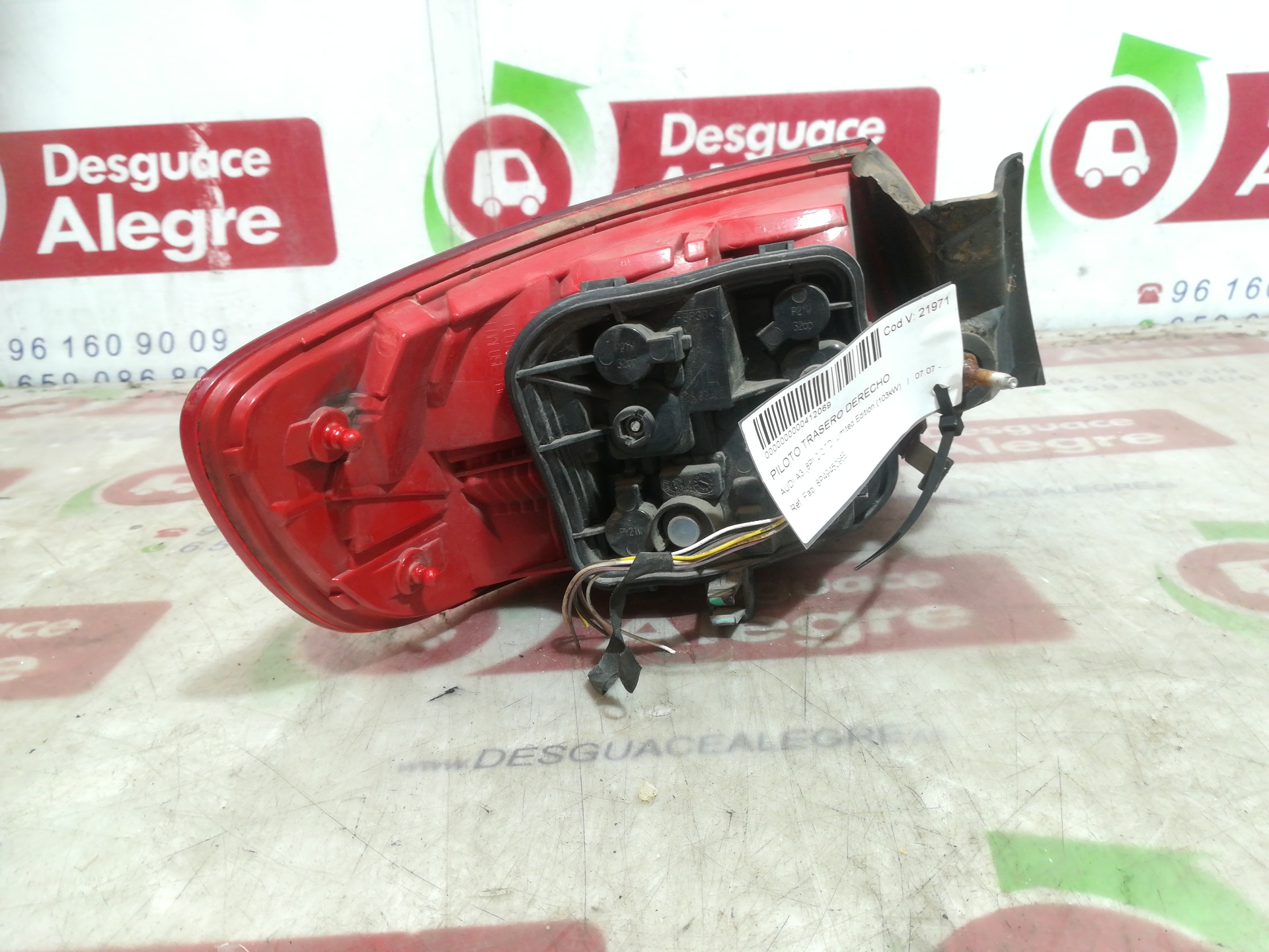 AUDI A3 8P (2003-2013) Pravé zadné svetlo 8P4945096E 24812032