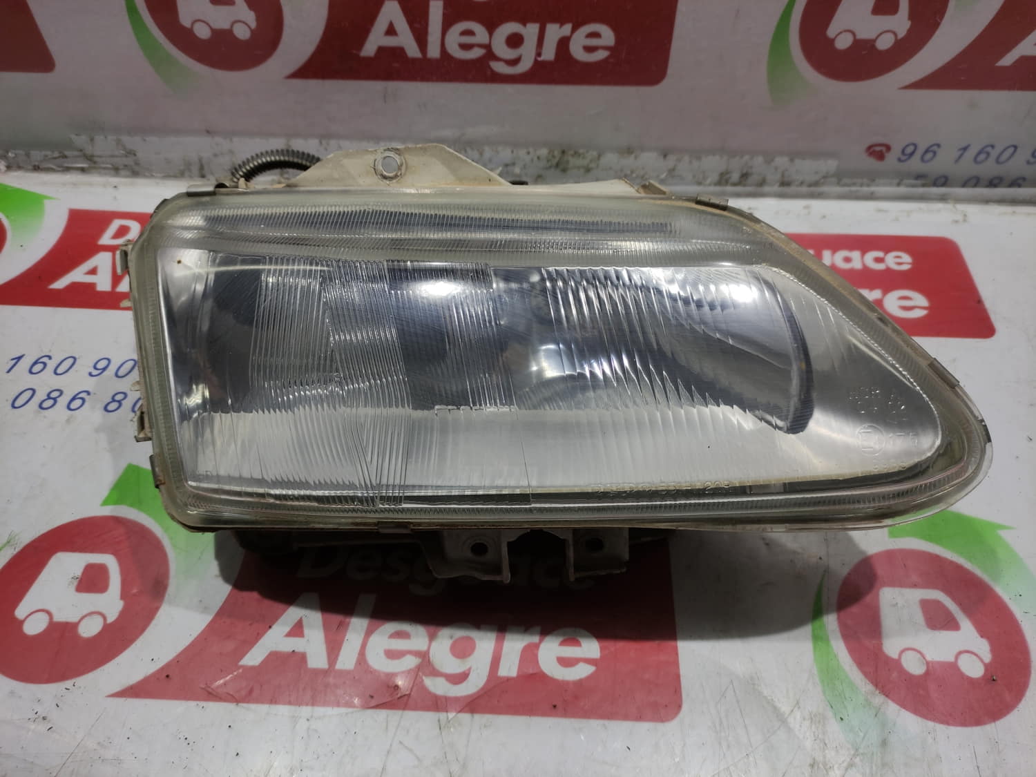 RENAULT Espace 3 generation (1996-2002) Front Right Headlight 24800393