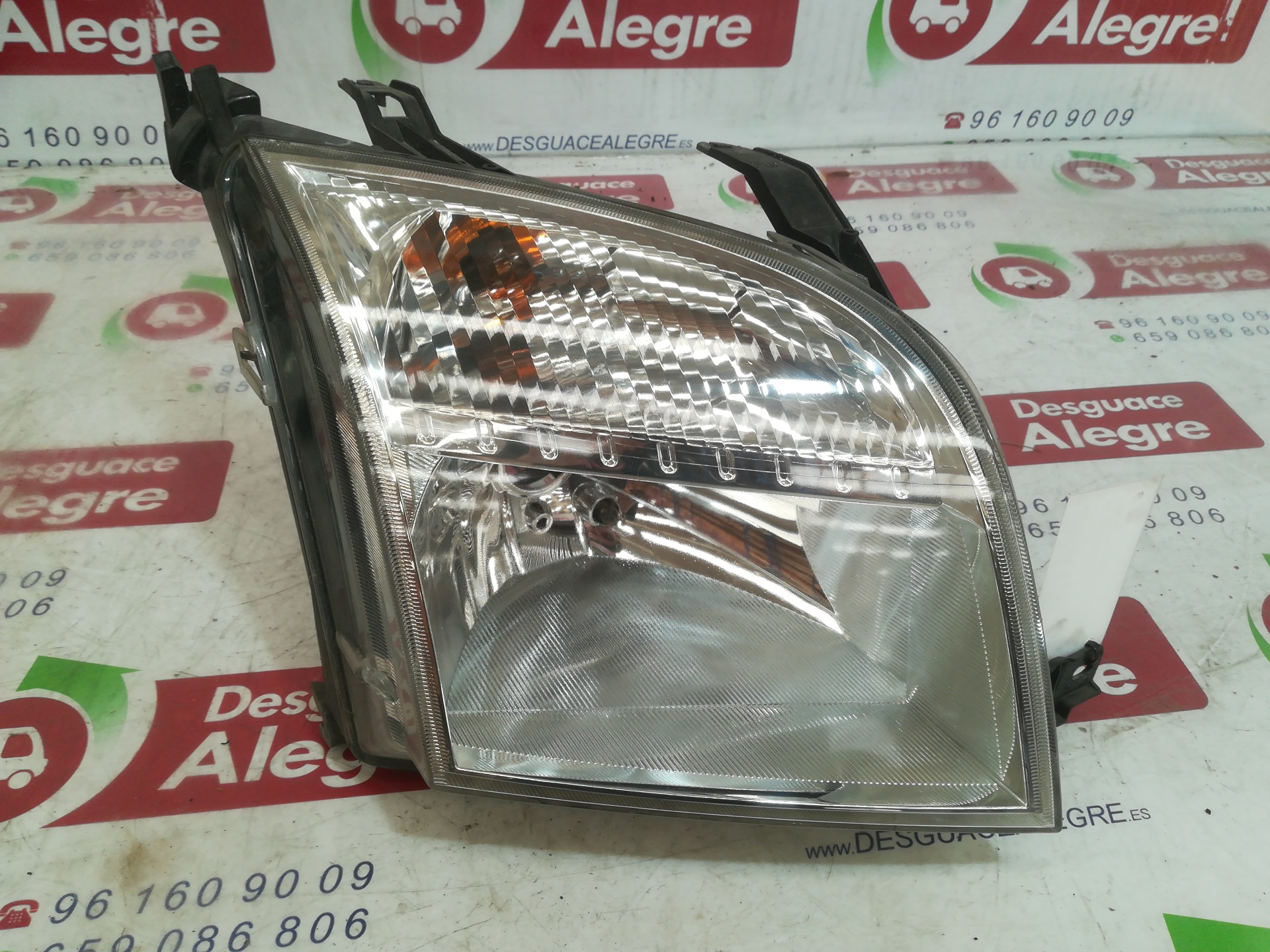 FORD Fusion 1 generation (2002-2012) Front Right Headlight 24689800 24808642