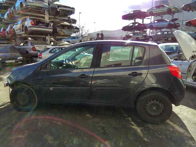 RENAULT Clio 3 generation (2005-2012) Far proiector ceață față stânga 8200002469 24788936