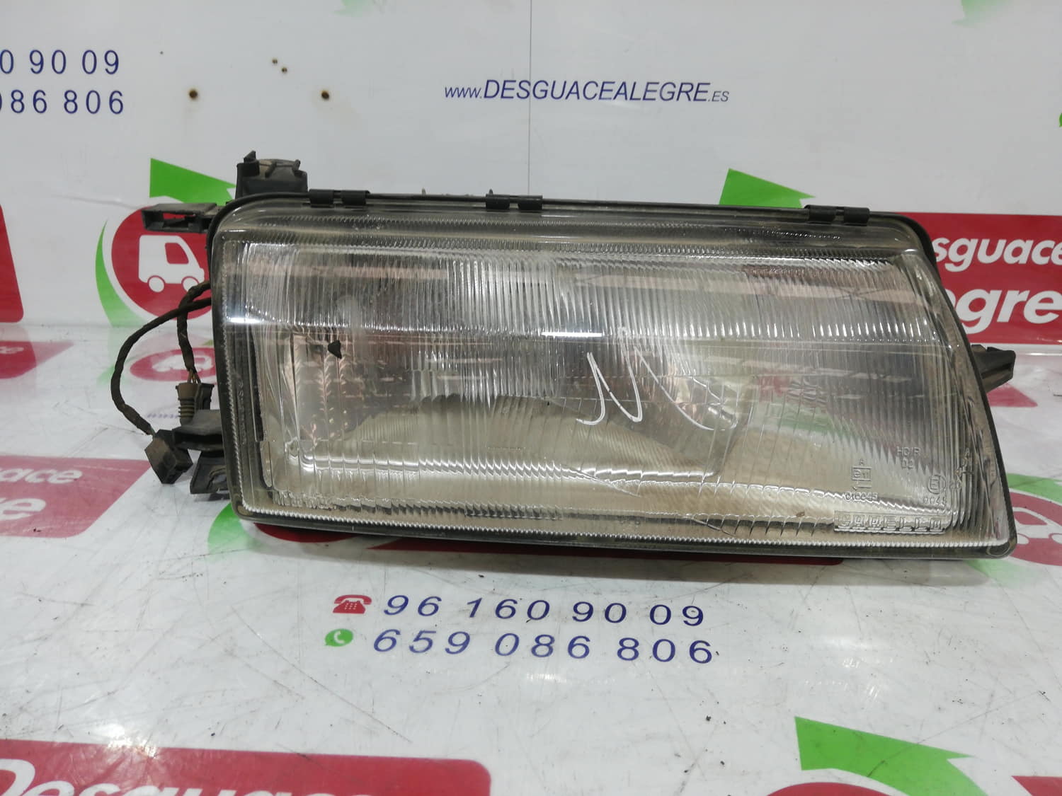 OPEL Vectra A (1988-1995) Front Right Headlight 54530388 24801596