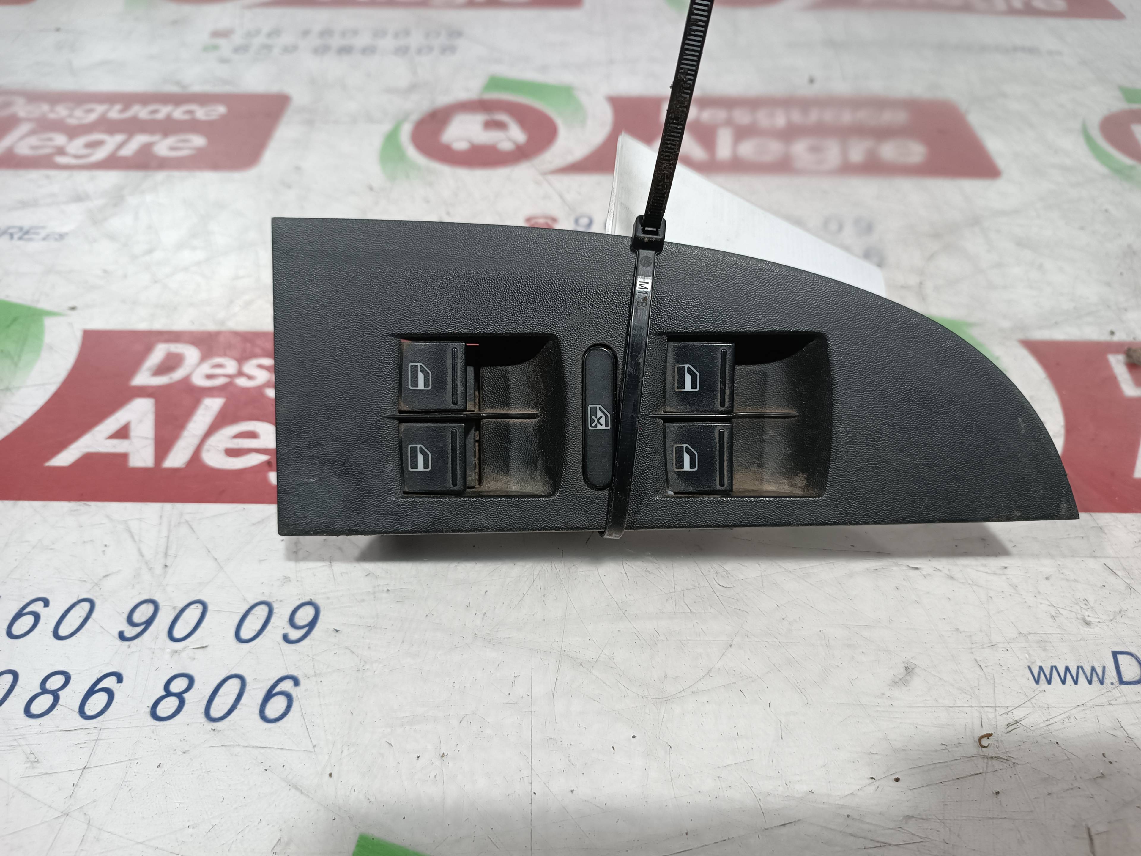 SEAT Leon 2 generation (2005-2012) Front Left Door Window Switch 1P1867171A 24812438