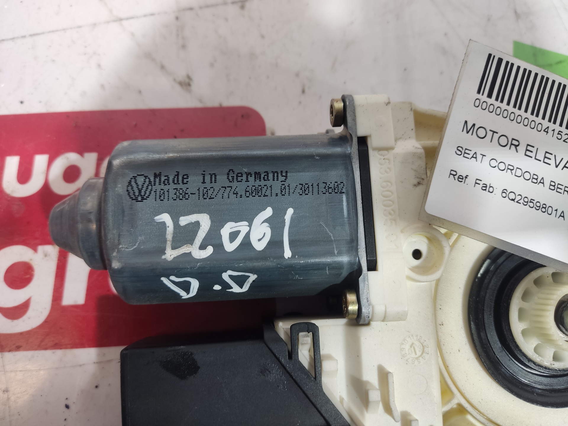 SEAT Cordoba 2 generation (1999-2009) Front Right Door Window Control Motor 6Q2959801A 24812713