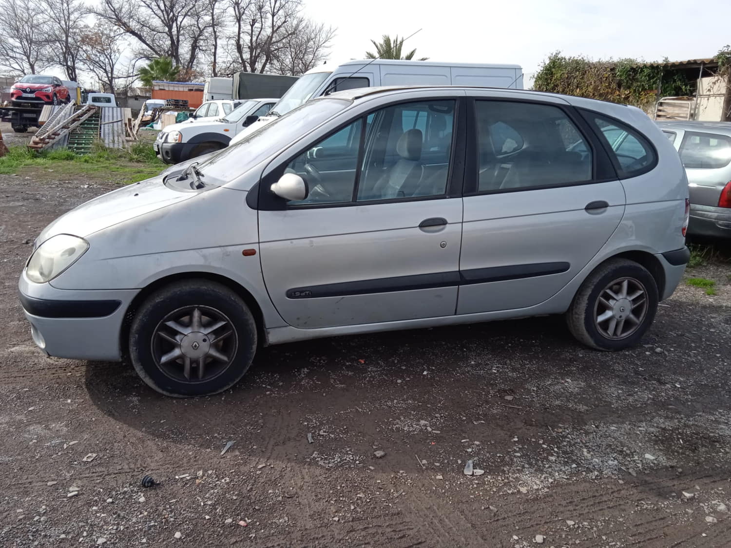 RENAULT Priekinis kairys žibintas 7700432098 24813062