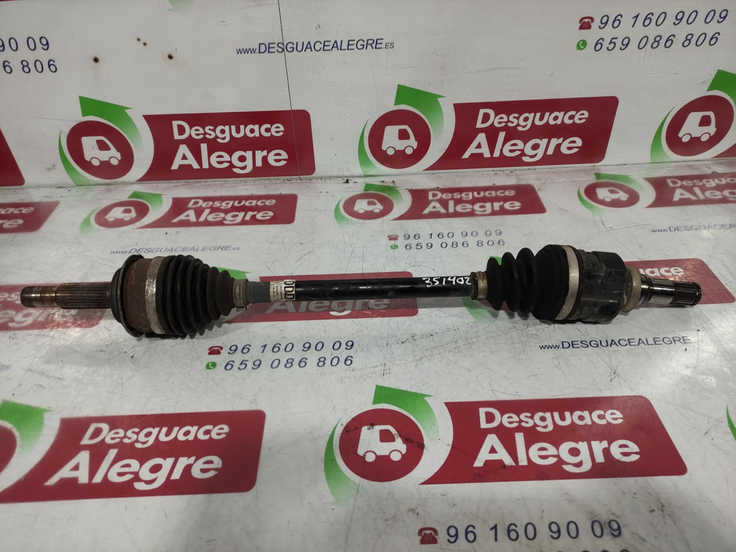 TOYOTA Yaris 3 generation (2010-2019) Front Left Driveshaft 10239918 24802436