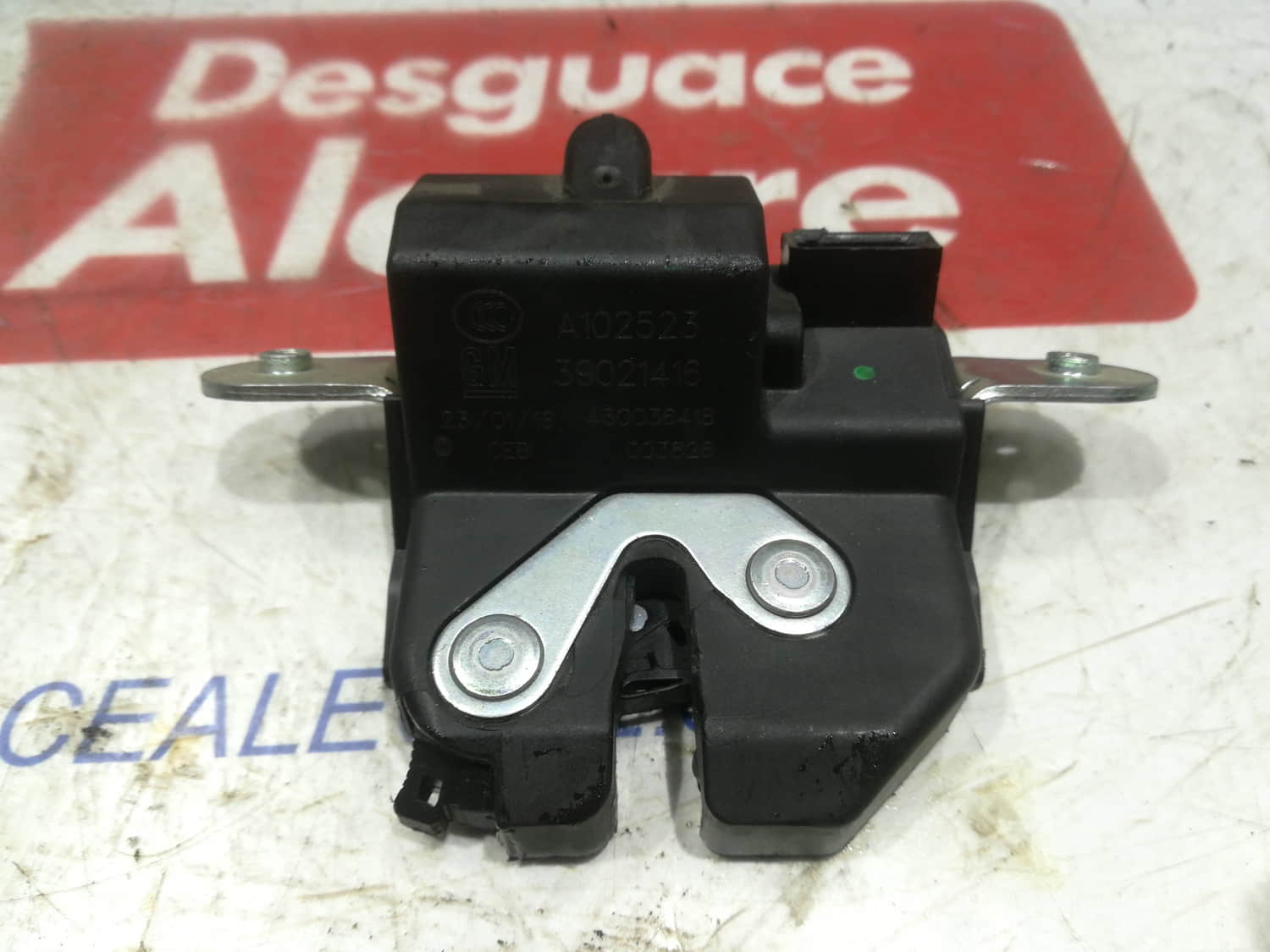 OPEL Corsa D (2006-2020) Tailgate Boot Lock 39021416 24793826