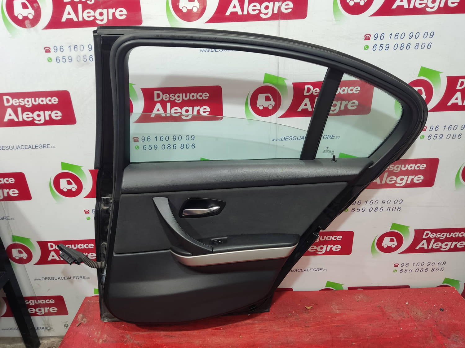 BMW 3 Series E90/E91/E92/E93 (2004-2013) Rear Right Door 41007203648 24801942