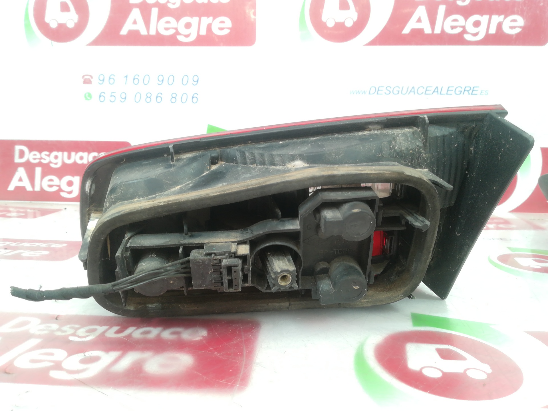 RENAULT Rear Left Taillight 8200002475 24808806