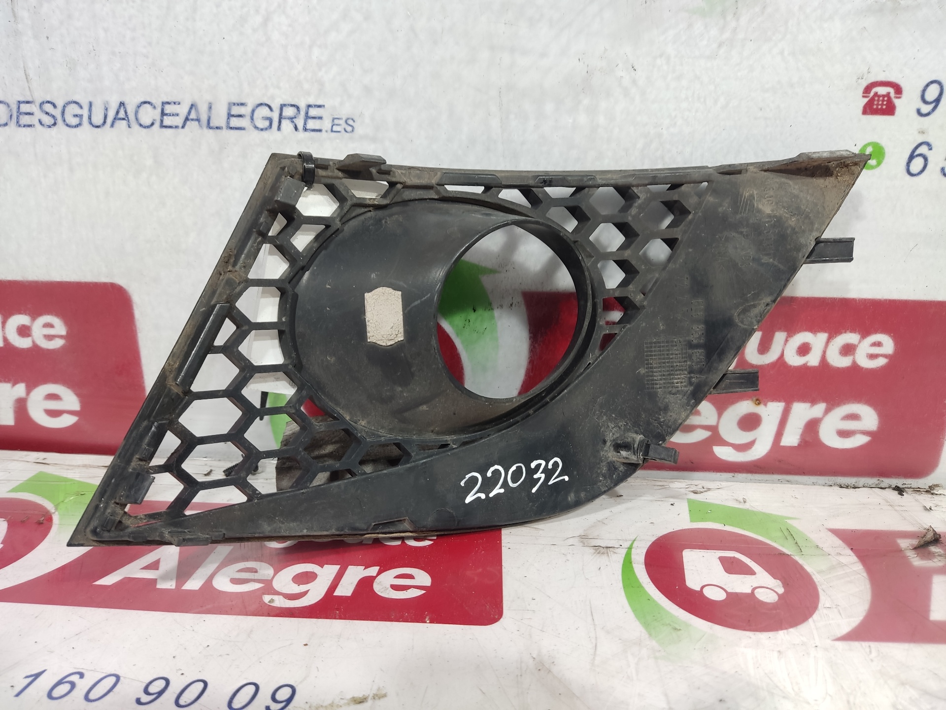 SEAT Ibiza 3 generation (2002-2008) Front Left Grill 6L6853665 24812750