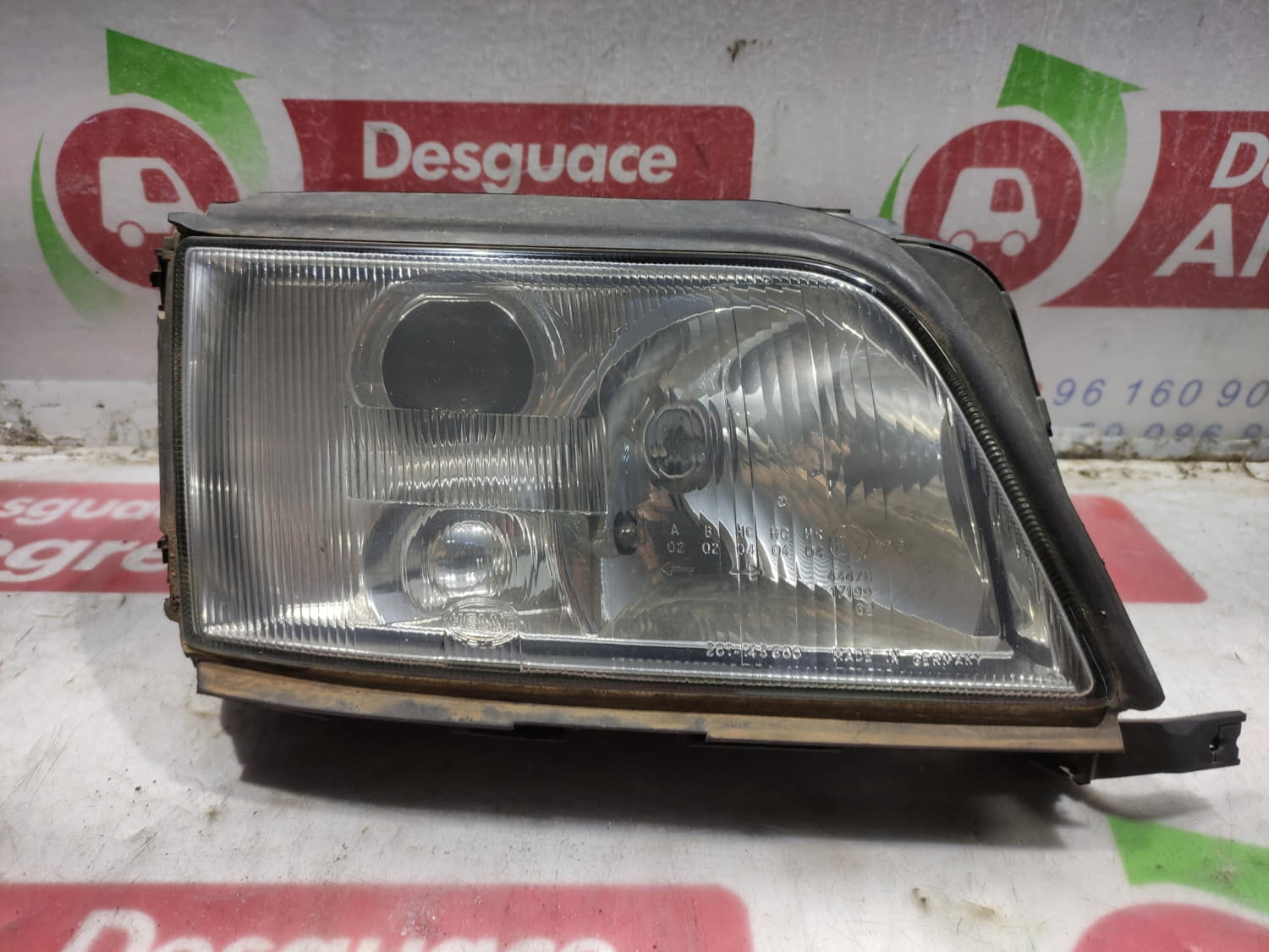 AUDI 100 4A/C4 (1990-1994) Front Right Headlight 4A0941004 24800166