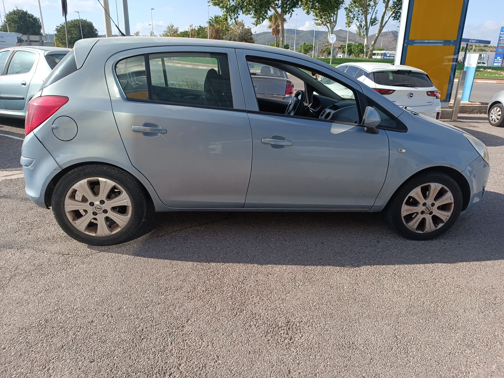 OPEL Corsa D (2006-2020) Televizoriaus komplektas (radiatorių panelė) 24811582