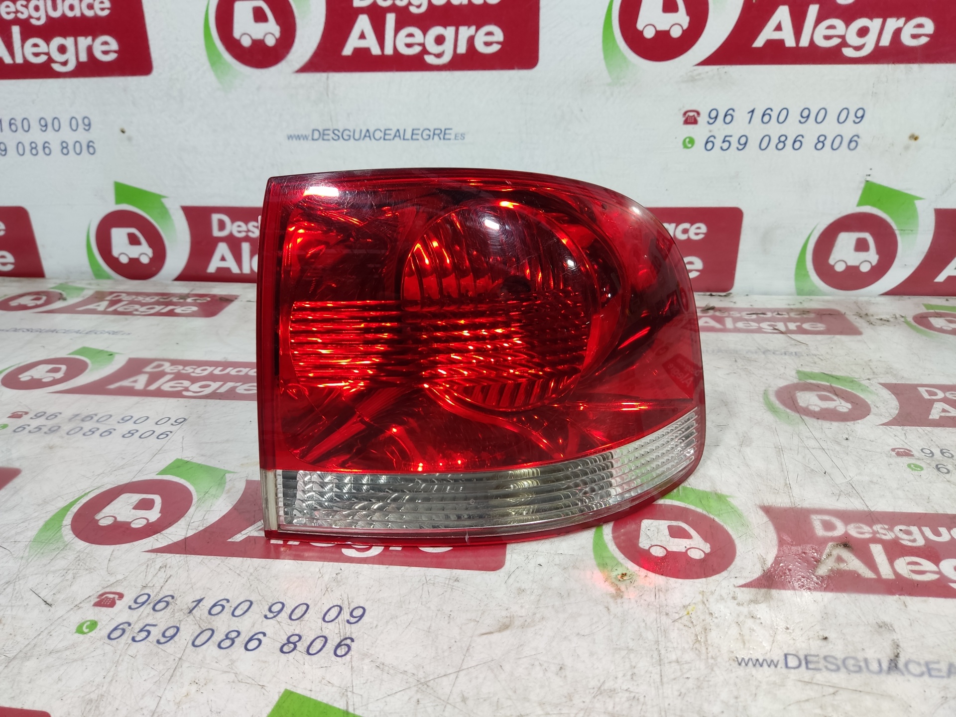 VOLKSWAGEN Touareg 1 generation (2002-2010) Aizmugurējais labais lukturis 7L6945096K 24858676