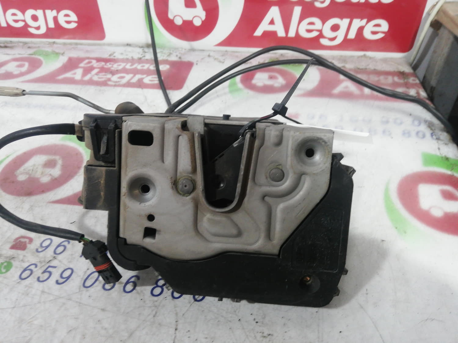 MERCEDES-BENZ E-Class W211/S211 (2002-2009) Front Left Door Lock A046998 24805802