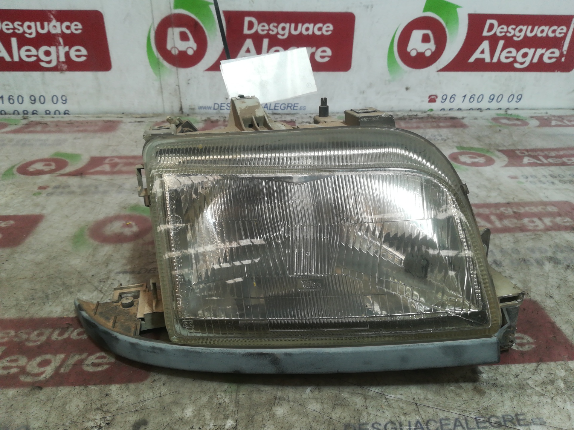 RENAULT Clio 1 generation (1990-1998) Front Right Headlight 24811919