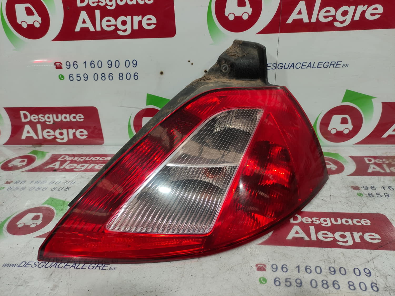 RENAULT Megane 2 generation (2002-2012) Rear Right Taillight Lamp 8200073237 24801777
