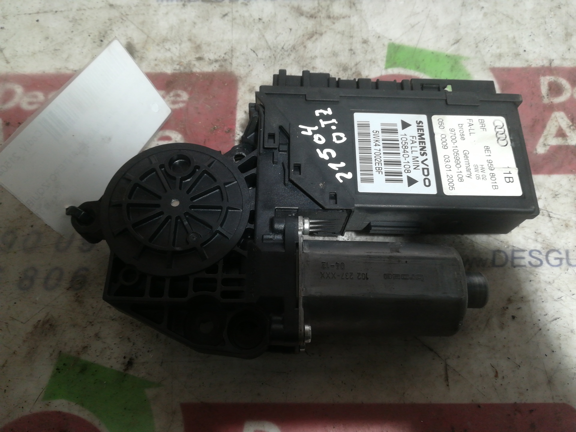 AUDI A4 B7/8E (2004-2008) Moteur de lève-vitre de porte avant gauche 8E1959801B 24812263