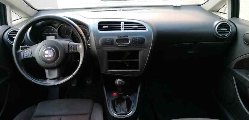 SEAT Leon 2 generation (2005-2012) Priekinių dešinių durų stiklo pakelėjas 1P0837462A 24793481