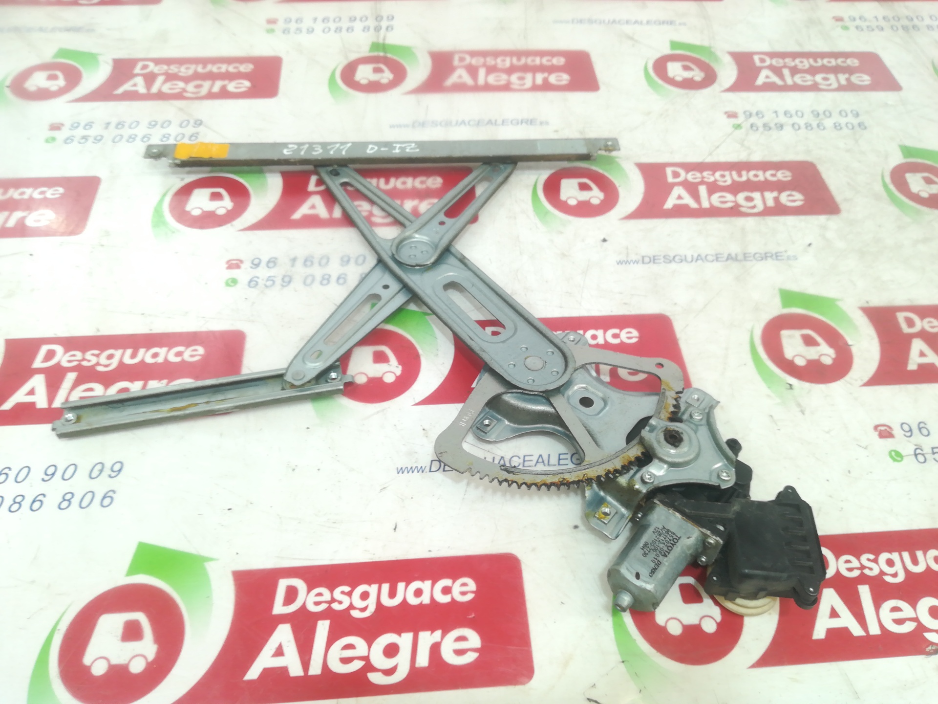 TOYOTA Yaris 2 generation (2005-2012) Front Left Door Window Regulator 857020F010 24809160