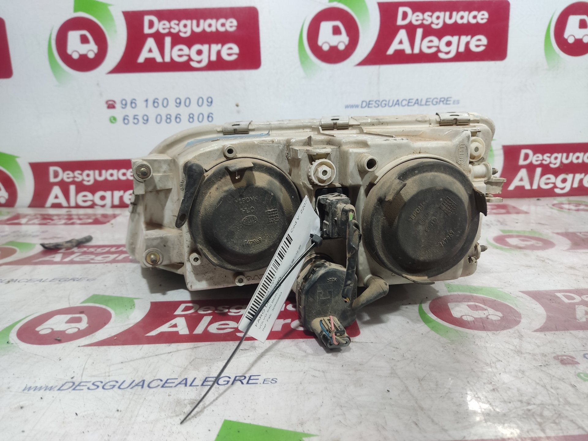 VOLVO S40 1 generation (1996-2004) Phare avant droit 30899683 24857723