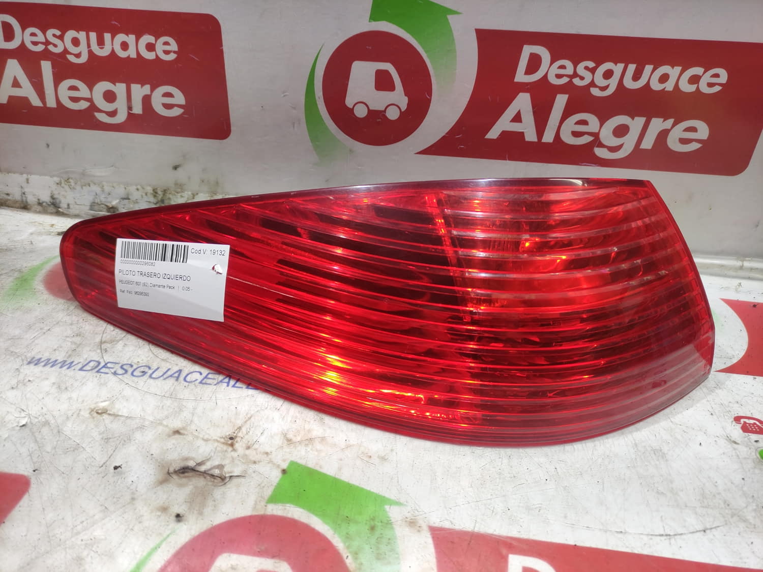 PEUGEOT 607 1 generation (2000-2008) Rear Left Taillight 96295392 24794709