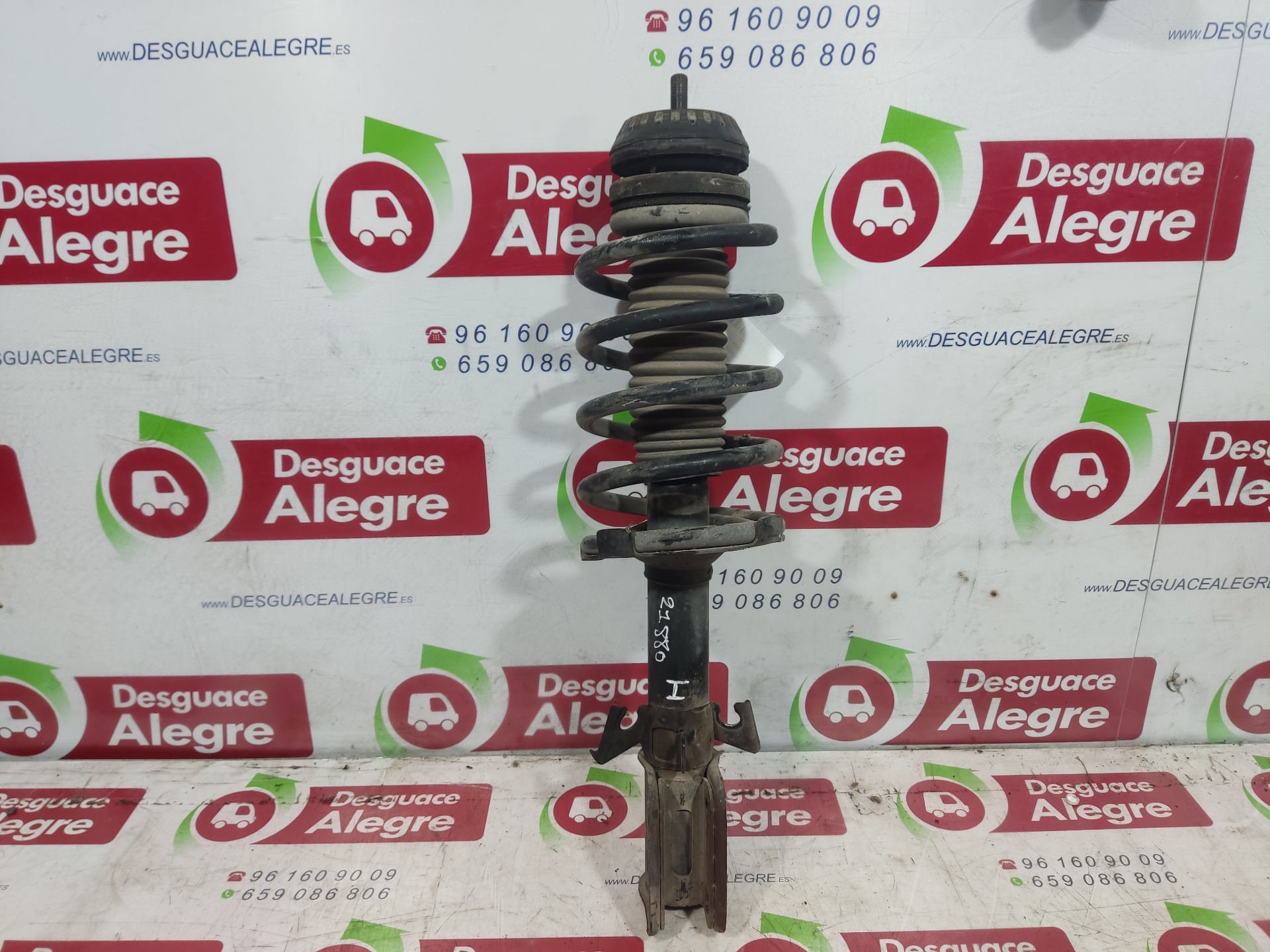 MERCEDES-BENZ Vito W638 (1996-2003) Front Left Shock Absorber A6383200913 24813181