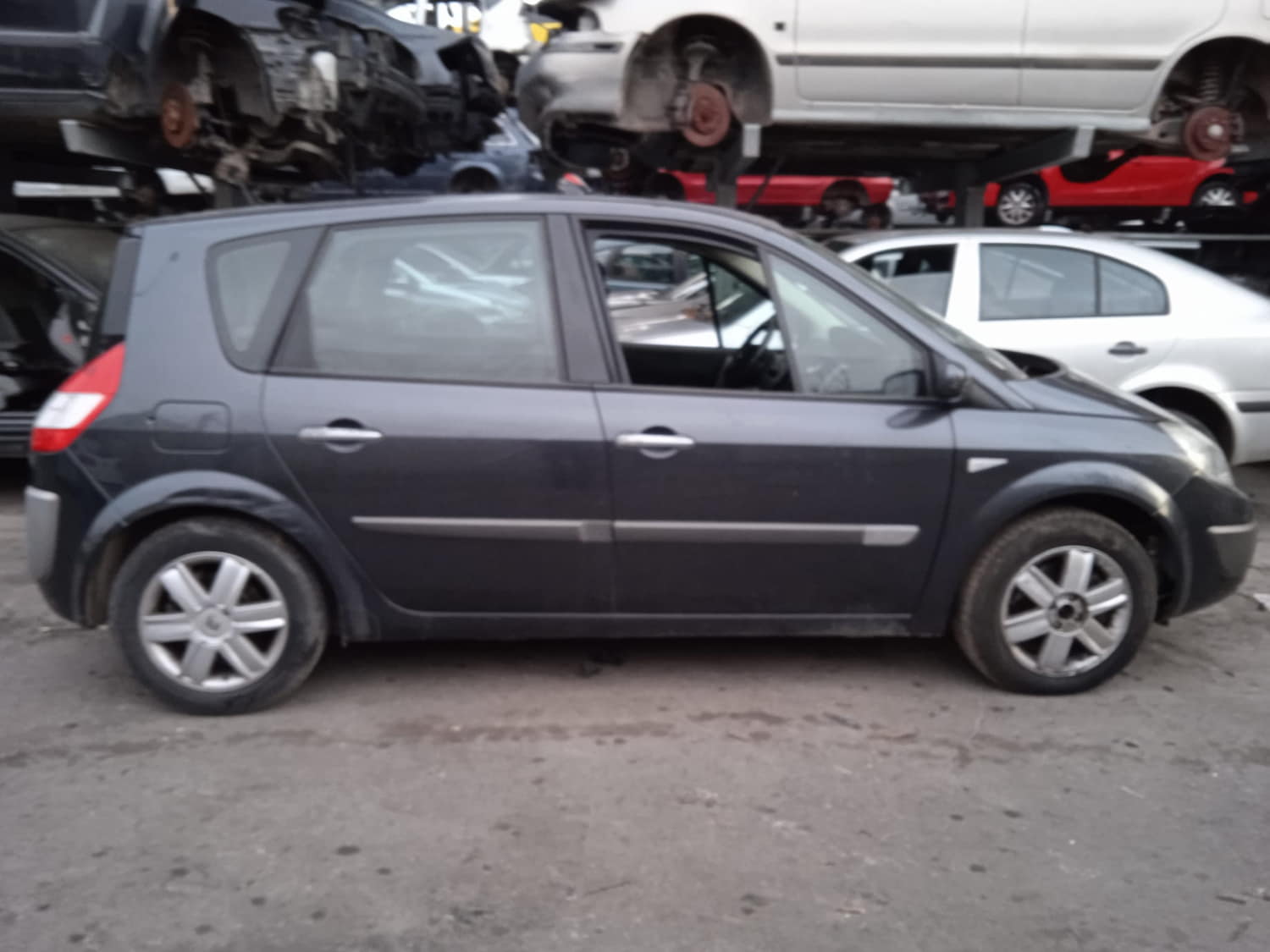 RENAULT Scenic 2 generation (2003-2010) Вентилатор с дифузьор 8200151465 24805354