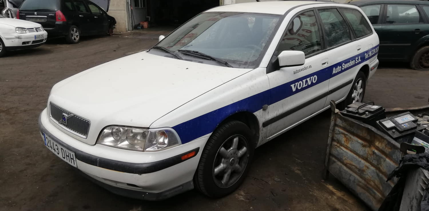 VOLVO V40 1 generation (1996-2004) Fram vänster strålkastare 24801040