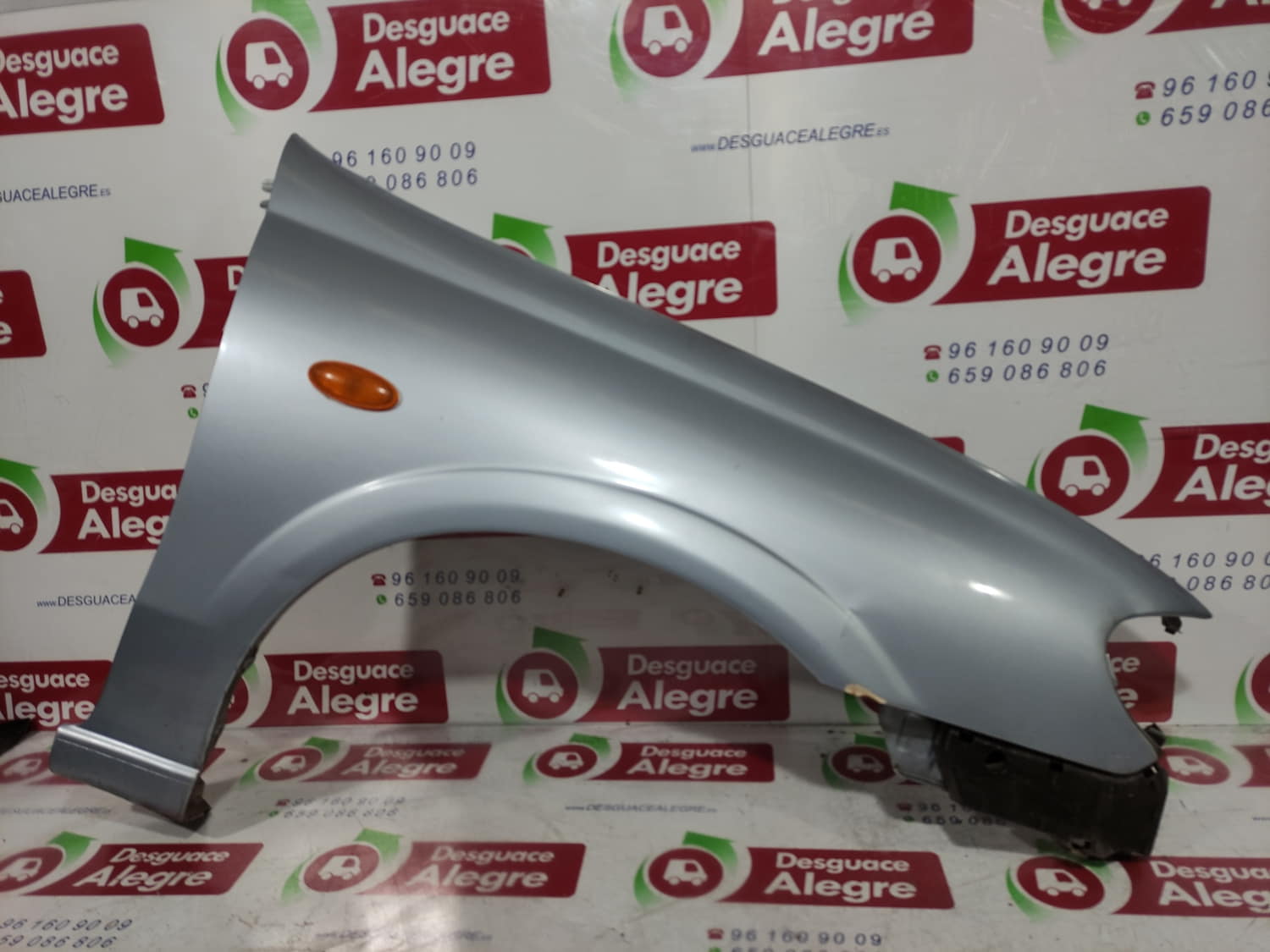 NISSAN Almera N16 (2000-2006) Front Right Fender 24802409