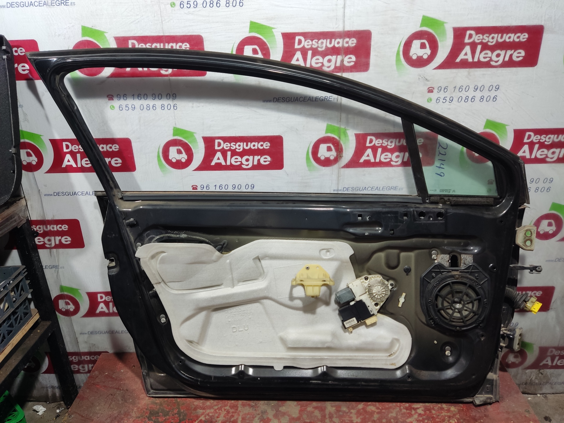 CITROËN C4 1 generation (2004-2011) Front Left Door 24858773