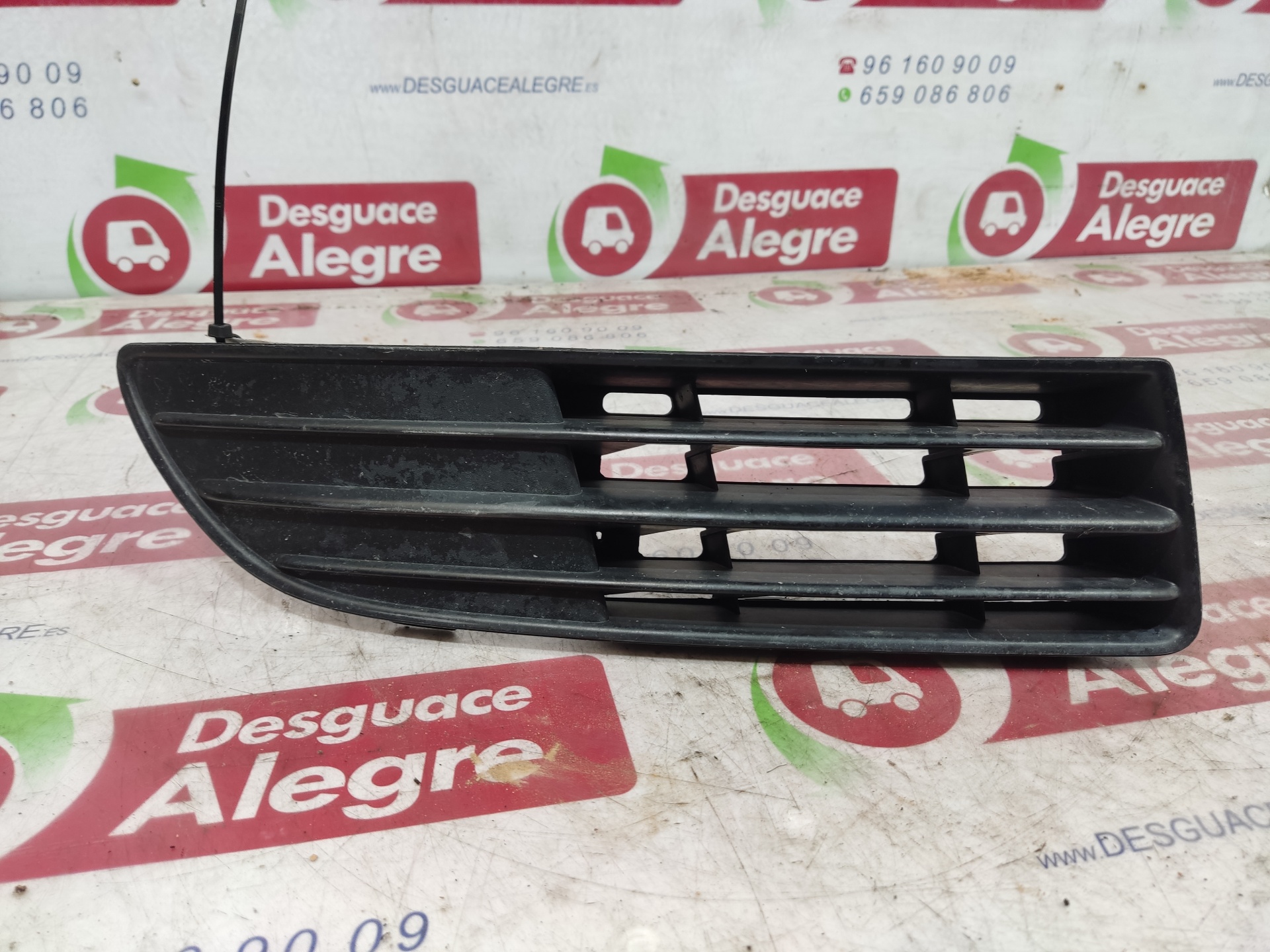 VOLKSWAGEN Polo 4 generation (2001-2009) Front Right Grill 6Q0853666F 24859150