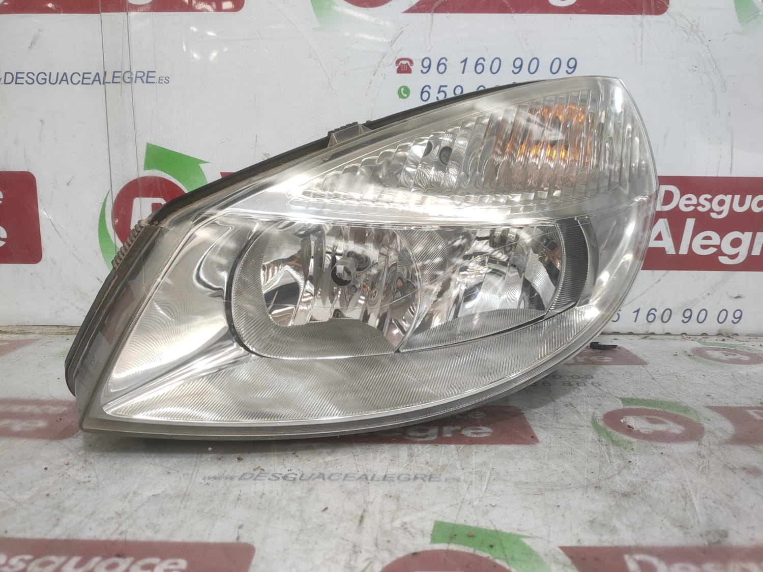 RENAULT Scenic 2 generation (2003-2010) Преден ляв фар 15810300 24807694