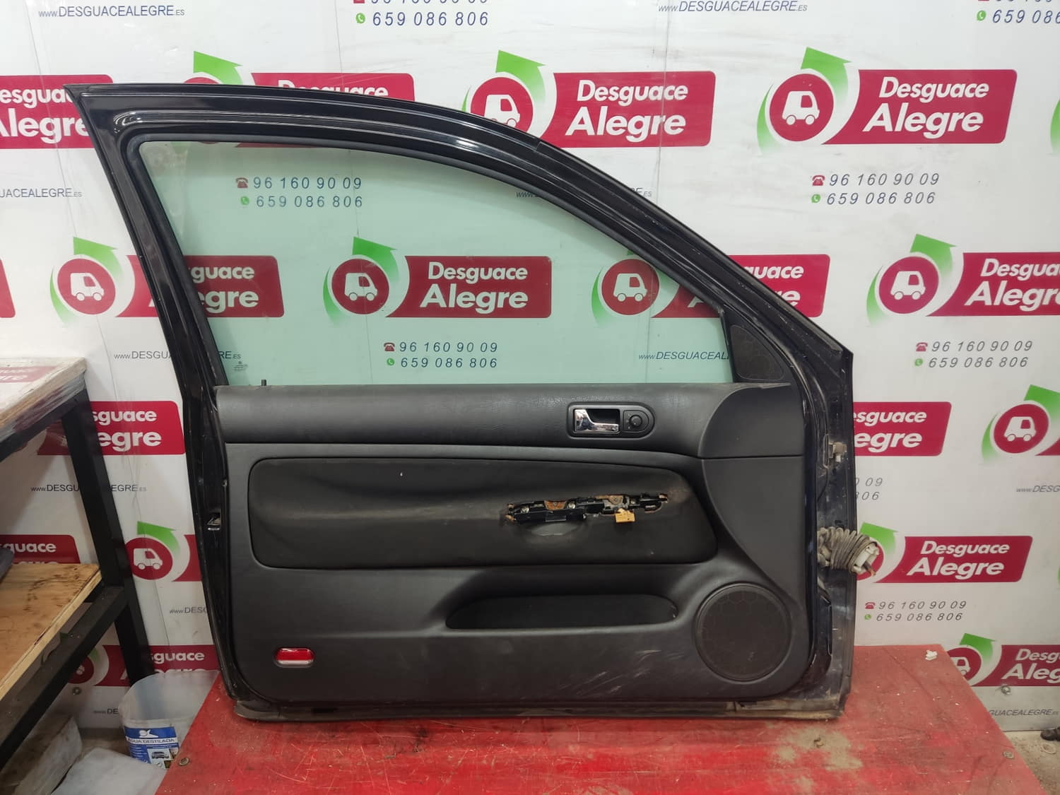 VOLKSWAGEN Golf 4 generation (1997-2006) Front Left Door 1J4831055H 24802914