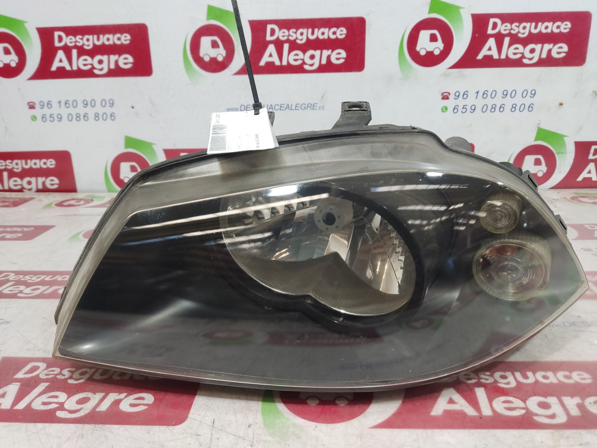 SEAT Cordoba 2 generation (1999-2009) Front Left Headlight 5307530804 24857521