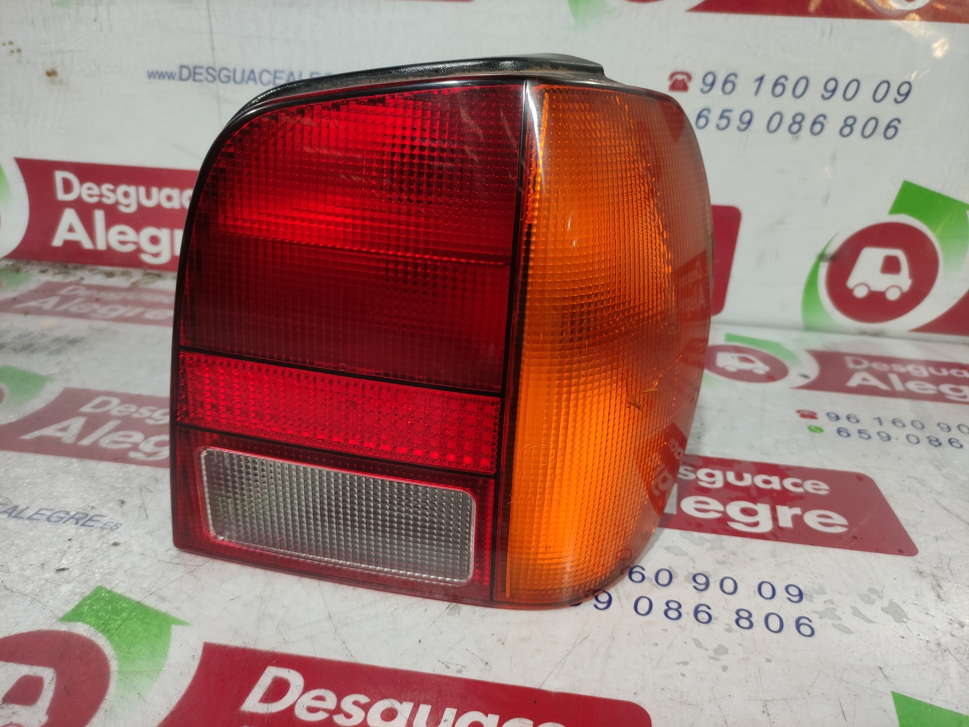 VOLKSWAGEN Sunny N14 (1991-1995) Rear Right Taillight Lamp 6N0945258A 24807729