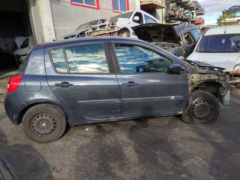 RENAULT Clio 3 generation (2005-2012) Far proiector ceață față stânga 8200002469 24788936