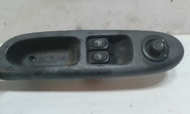 RENAULT Clio 3 generation (2005-2012) Front Left Door Window Switch 7700411271 24790240