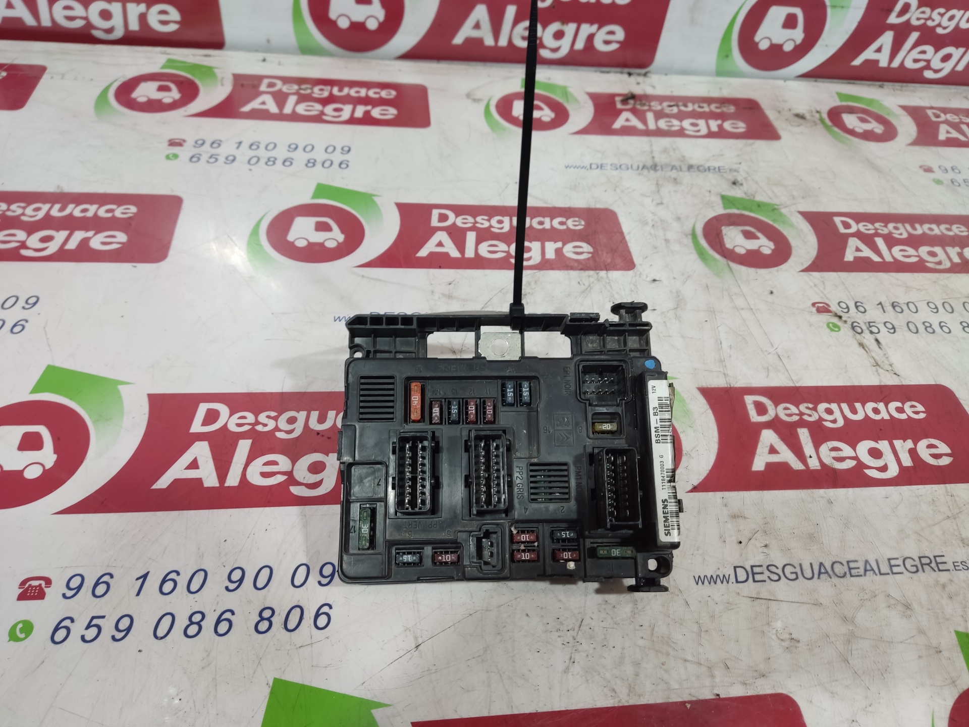 CITROËN C3 1 generation (2002-2010) Fuse Box 9643498880 24812819