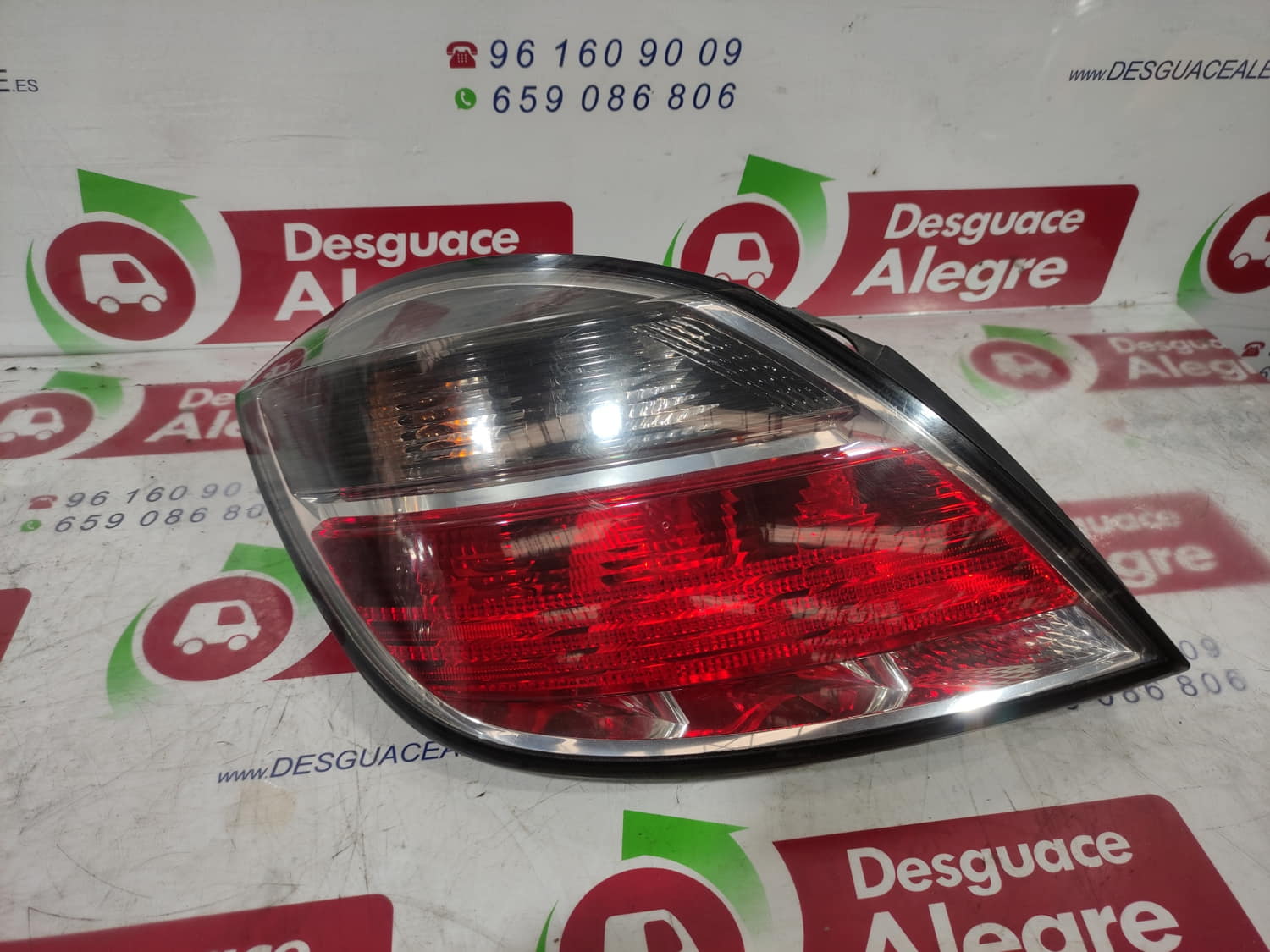 OPEL Astra J (2009-2020) Rear Left Taillight 13222324 24802575