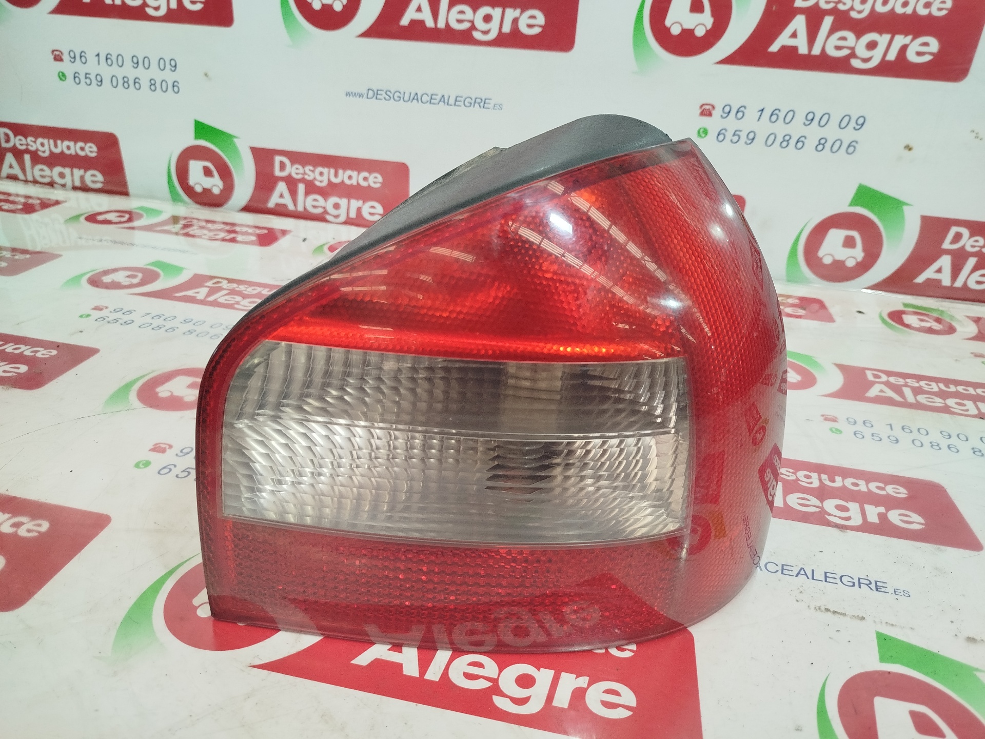 ALFA ROMEO Spider 916 (1995-2006) Rear Right Taillight Lamp 8L0945096B 25991865