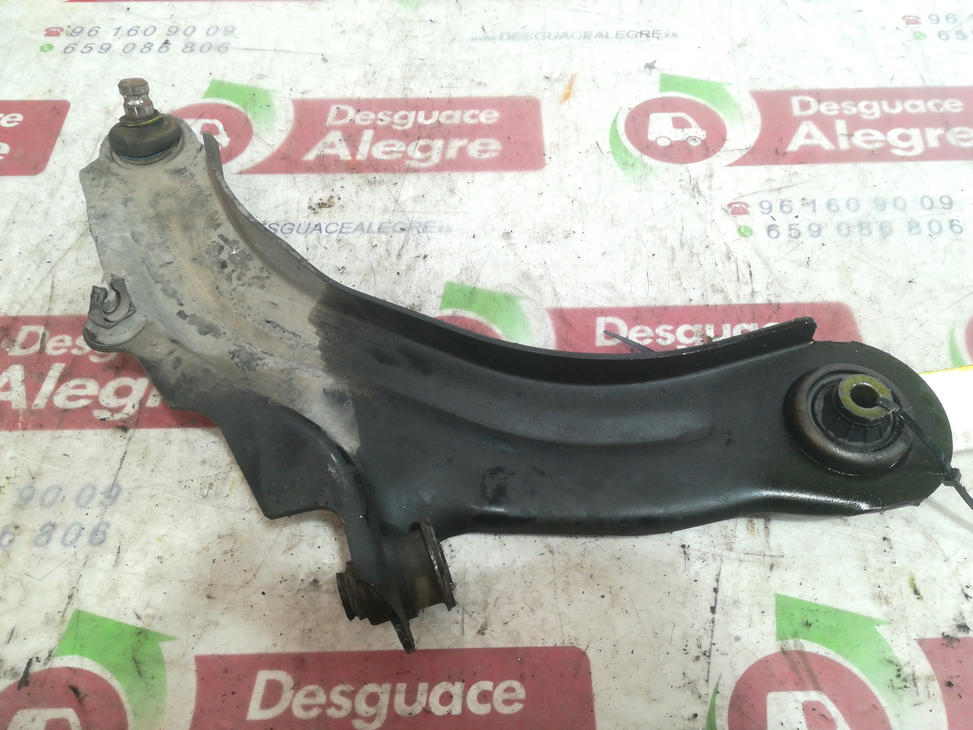 RENAULT Scenic 2 generation (2003-2010) Front Right Arm 25212648