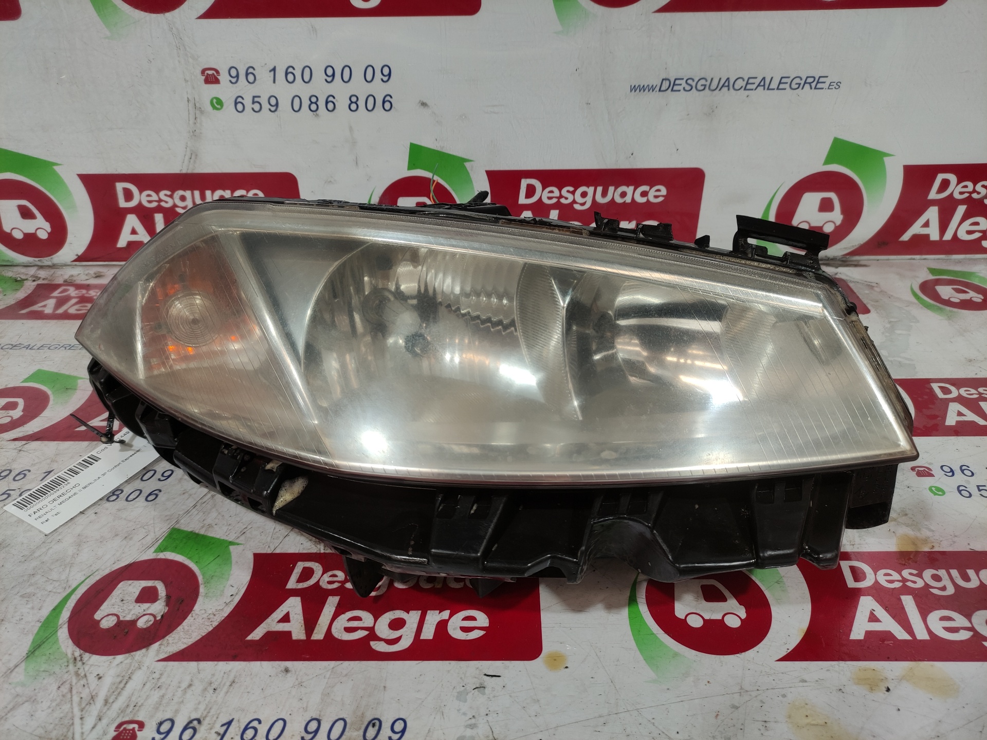 RENAULT Megane 2 generation (2002-2012) Front Right Headlight 7701054655 24807423