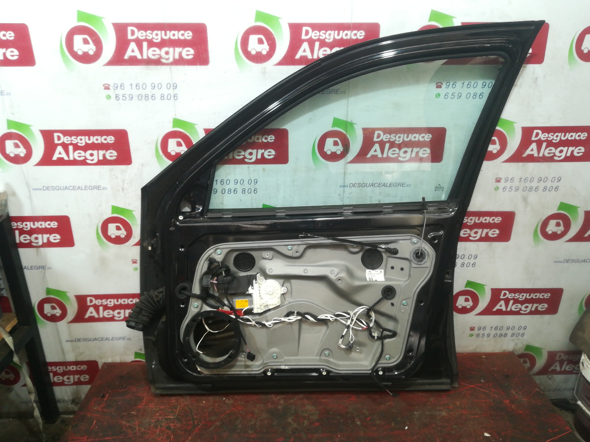 VOLKSWAGEN Golf 4 generation (1997-2006) Front Right Door 24810008