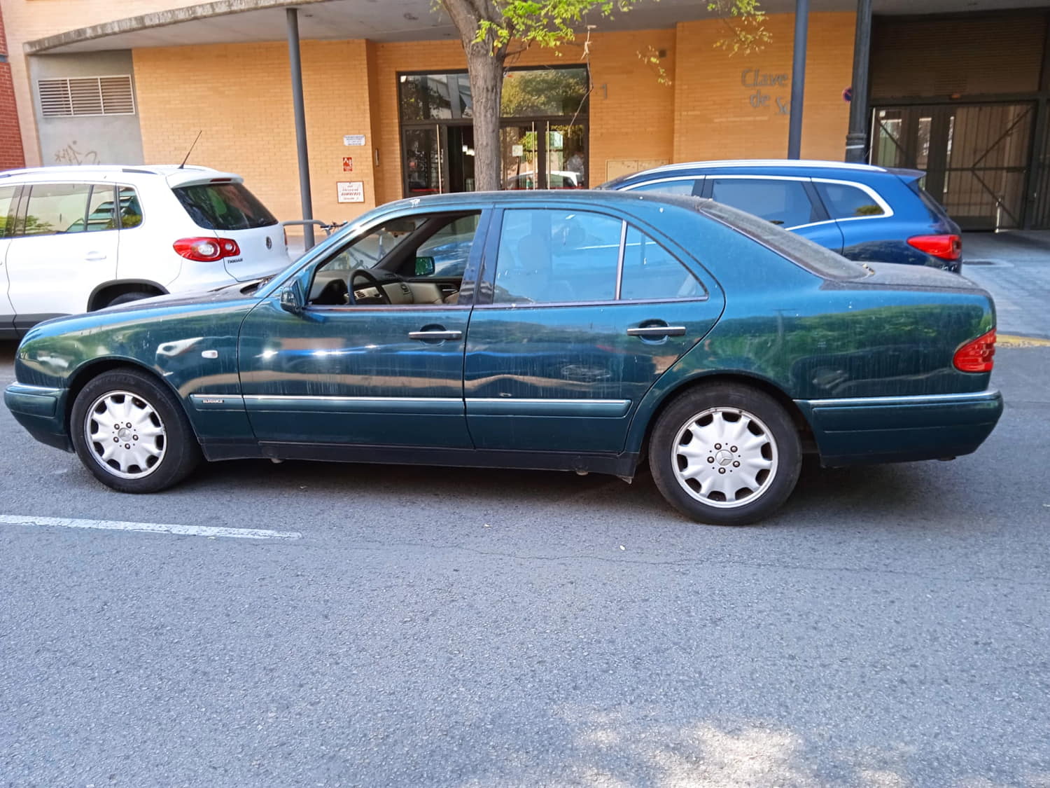 MERCEDES-BENZ E-Class W210 (1995-2002) Høyre foran skjerm 24803690