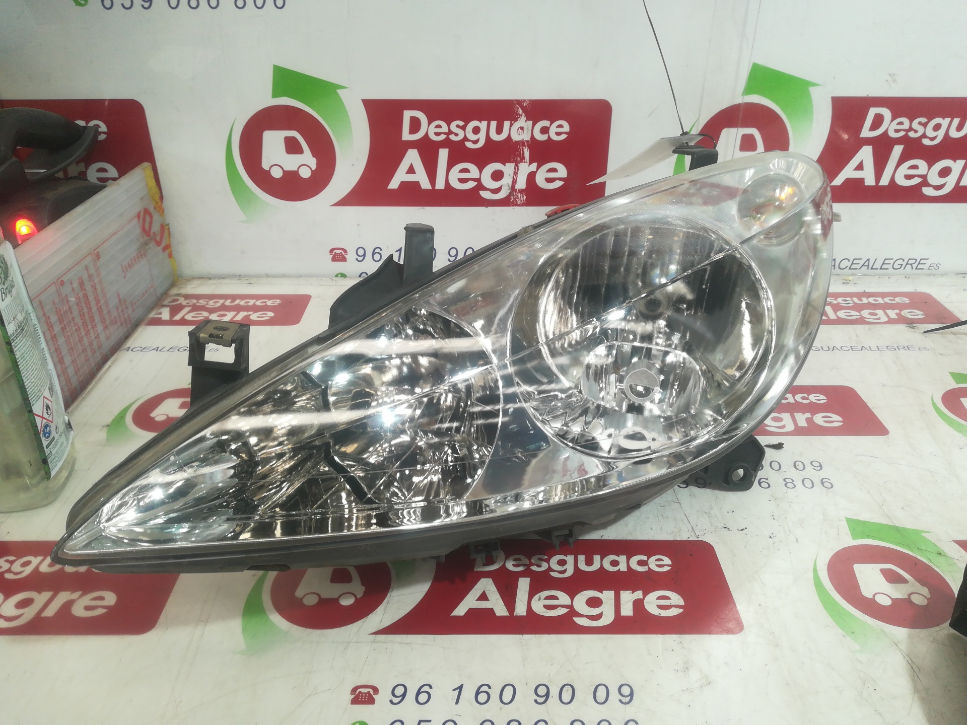 PEUGEOT 307 1 generation (2001-2008) Front Left Headlight 24808036