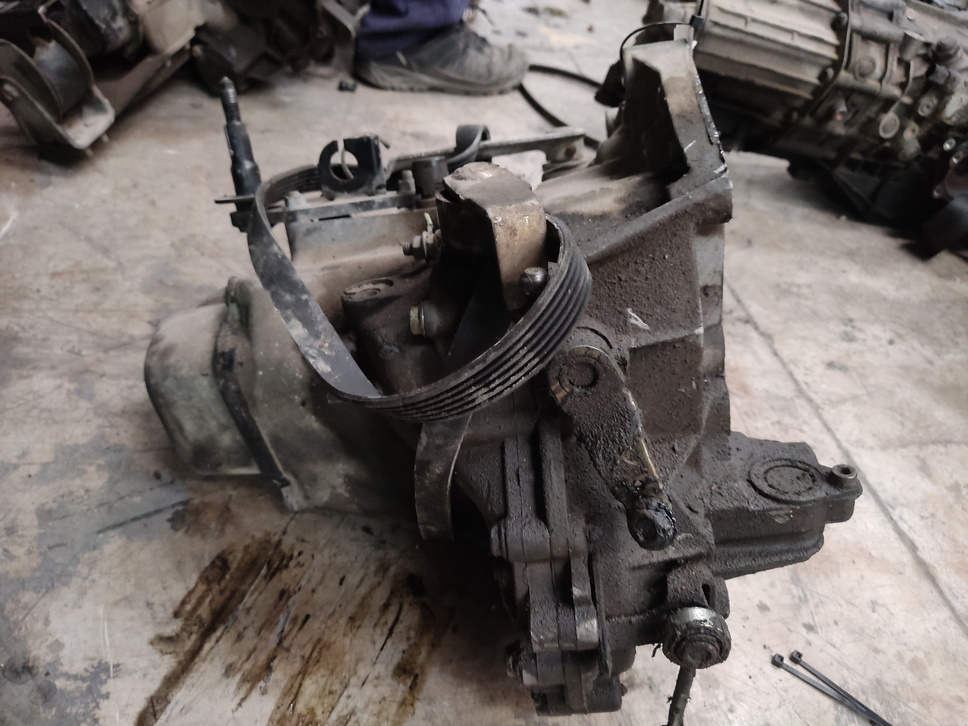 PEUGEOT 206 1 generation (1998-2009) Коробка передач 20CP81 26832097