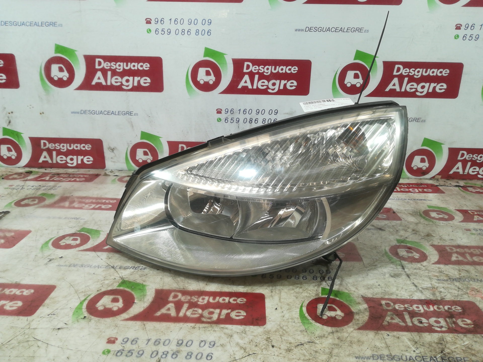 RENAULT Scenic 2 generation (2003-2010) Front Left Headlight 15810300 24811520