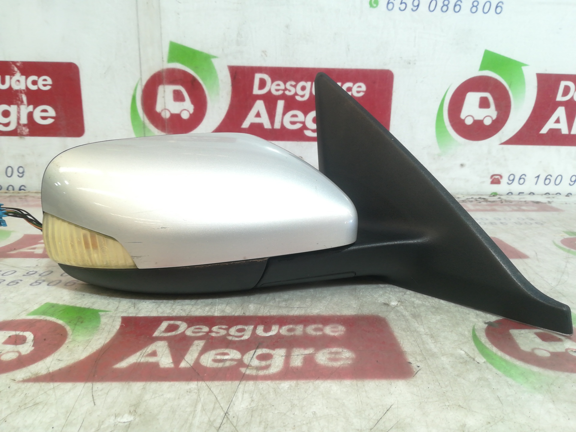 VOLVO S40 2 generation (2004-2012) Right Side Wing Mirror 120405 24812404