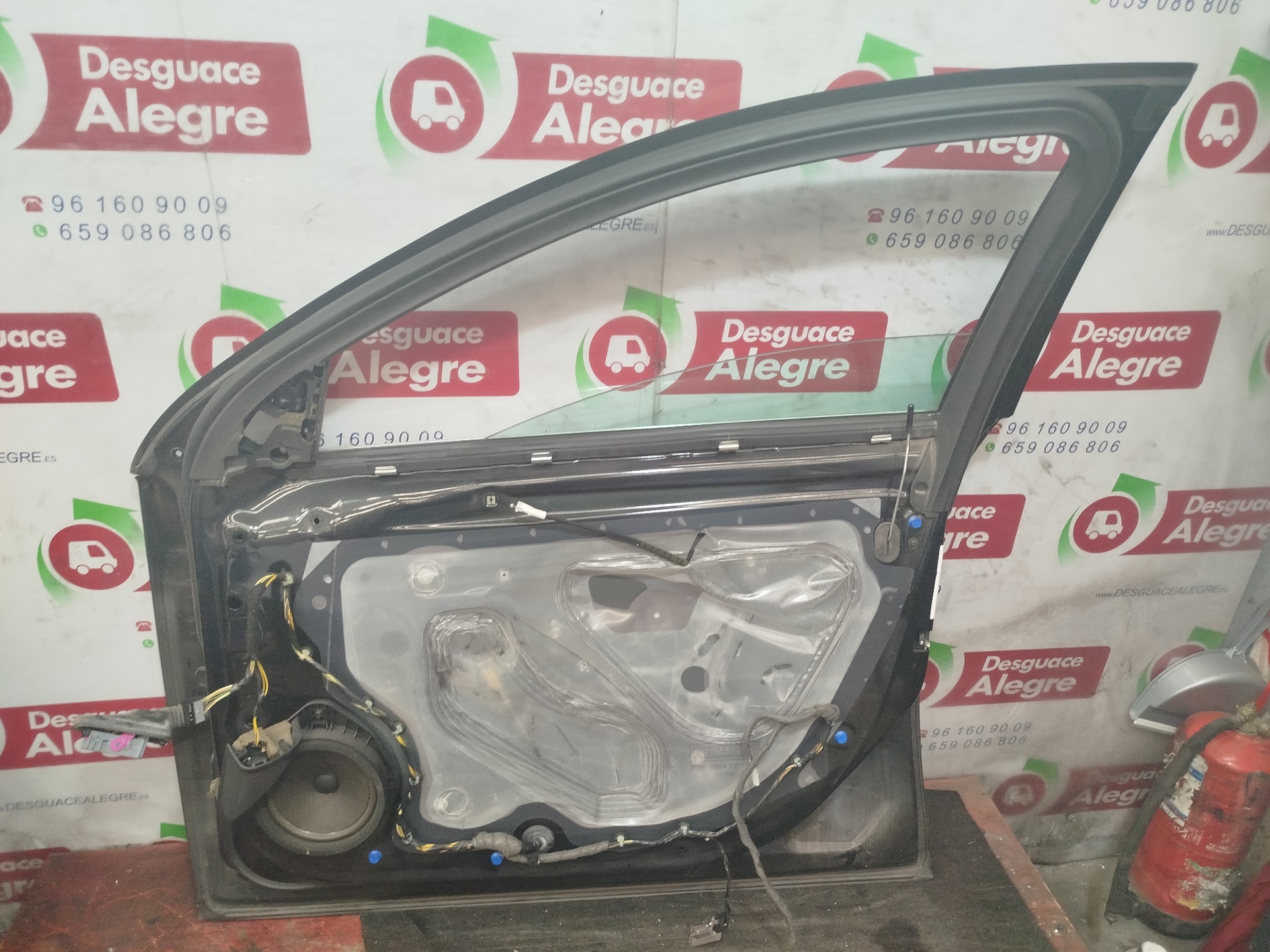 MERCEDES-BENZ A-Class W176 (2012-2018) Права передня дверцята 25991817