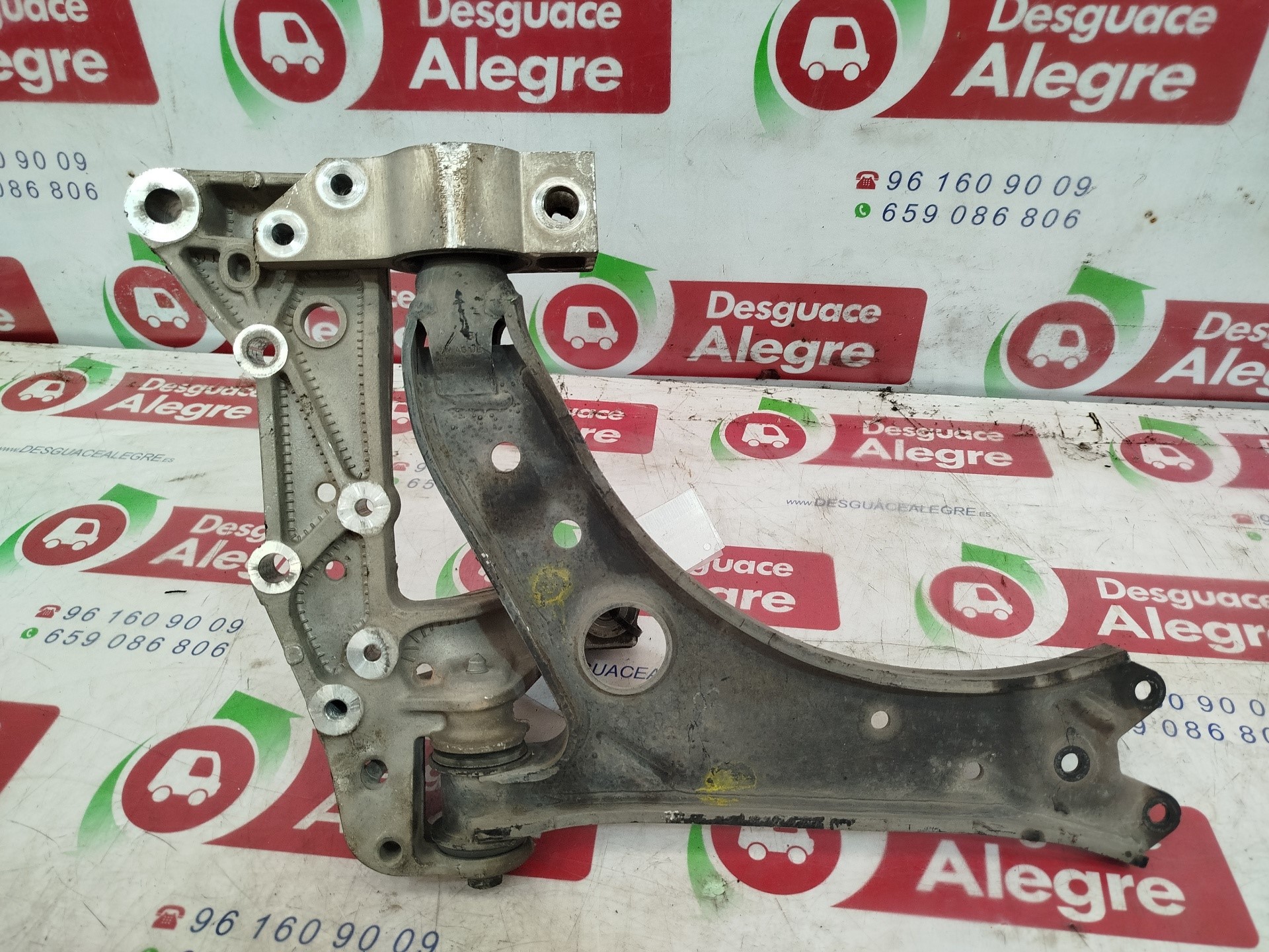 AUDI A3 8P (2003-2013) Front Right Arm 24860237