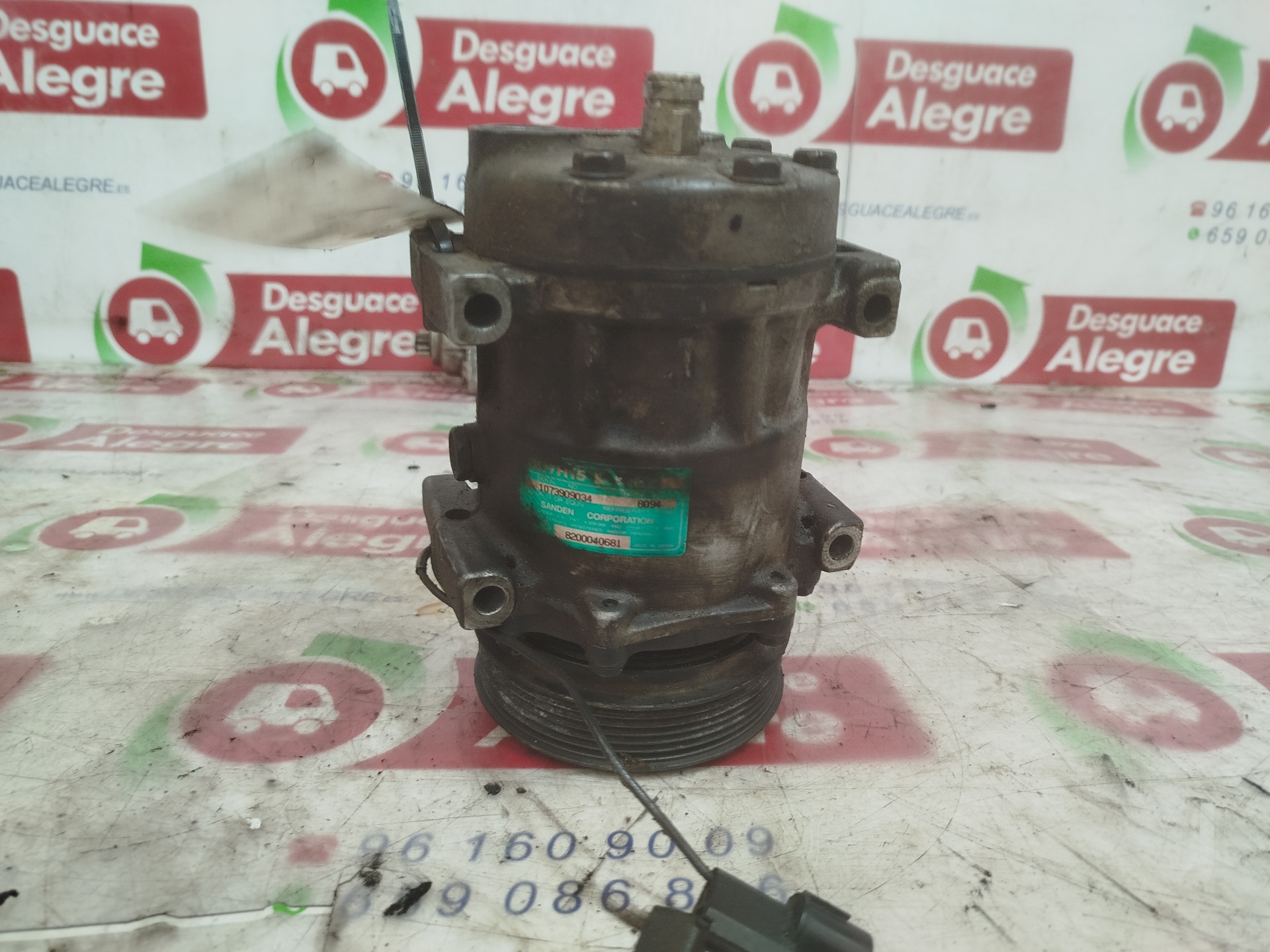 VOLVO S40 1 generation (1996-2004) Air Condition Pump 8200040681 25712703